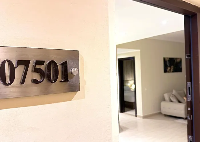 Aldau Heights Prestige Spacious Hotel-style Poolview 1br Apartmanhotel Gurdaka