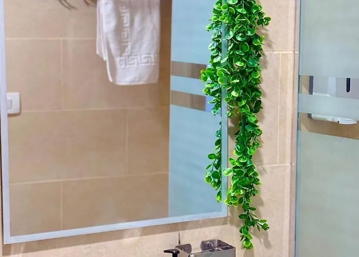 Aldau Heights Prestige Spacious Hotel-style Poolview 1br *