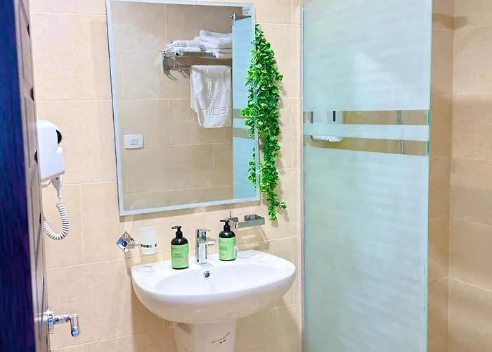 Aldau Heights Prestige Spacious Hotel-style Poolview 1br * Gurdaka