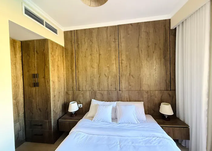 Aldau Heights Prestige Spacious Hotel-style Poolview 1br *