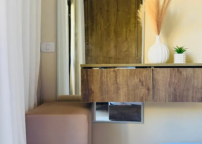 Aldau Heights Prestige Spacious Hotel-style Poolview 1br Gurdaka
