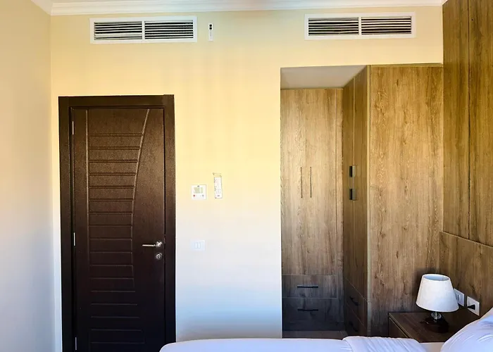 Apartmanhotel Aldau Heights Prestige Spacious Hotel-style Poolview 1br Gurdaka