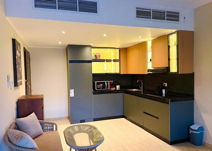 Aldau Heights Prestige Spacious Hotel-style Poolview 1br Gurdaka