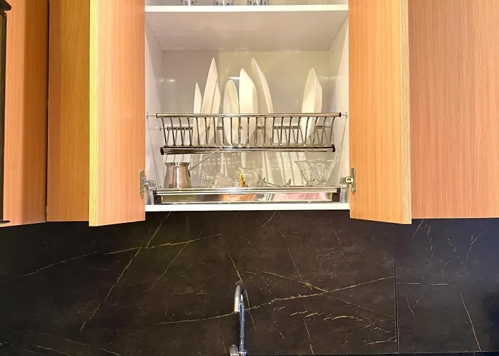Aldau Heights Prestige Spacious Hotel-style Poolview 1br