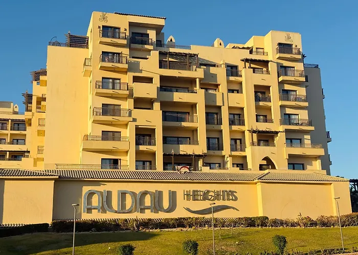 Aldau Heights Prestige Spacious Hotel-style Poolview 1br Gurdaka
