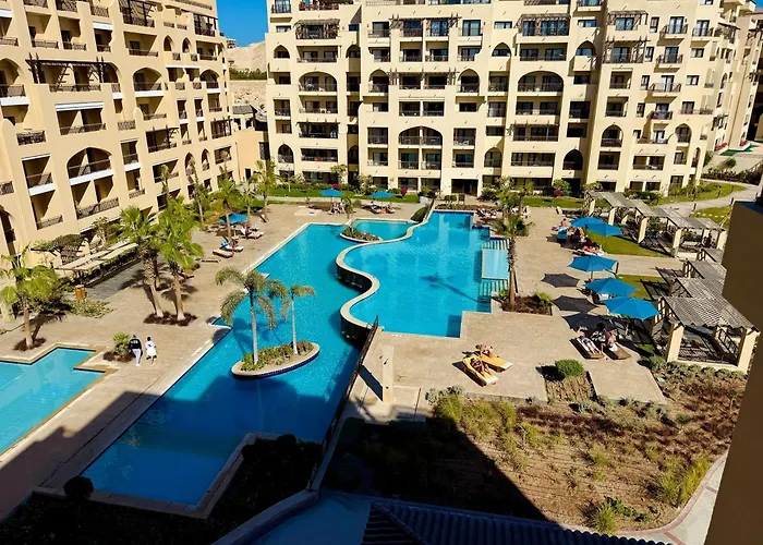 Apartmanhotel Aldau Heights Prestige Spacious Hotel-style Poolview 1br