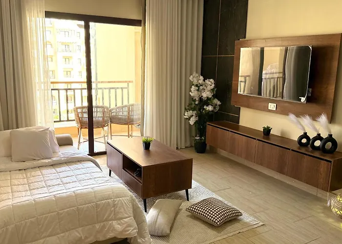 Apartmanhotel Aldau Heights Prestige Spacious Hotel-style Poolview 1br Gurdaka